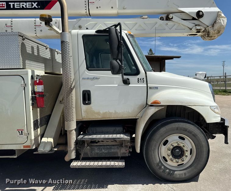 image for item DV2620 2014 International 4400 bucket truck