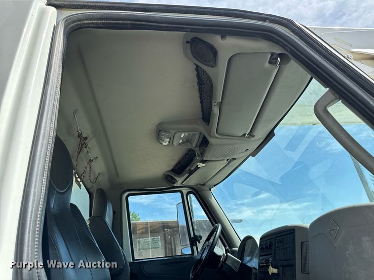 image for item DV2620 2014 International 4400 bucket truck