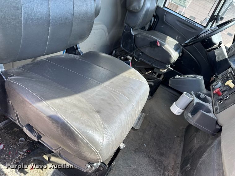 image for item DV2620 2014 International 4400 bucket truck