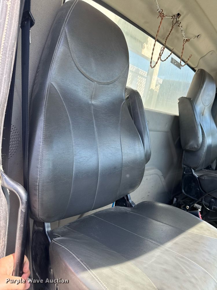 image for item DV2620 2014 International 4400 bucket truck