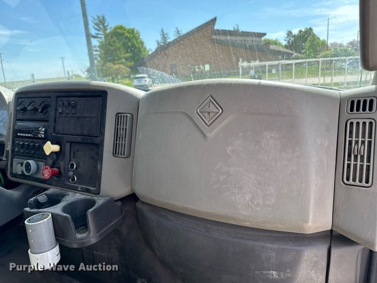 image for item DV2620 2014 International 4400 bucket truck