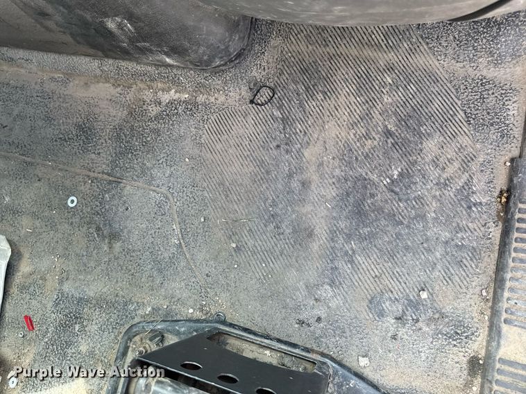 image for item DV2620 2014 International 4400 bucket truck