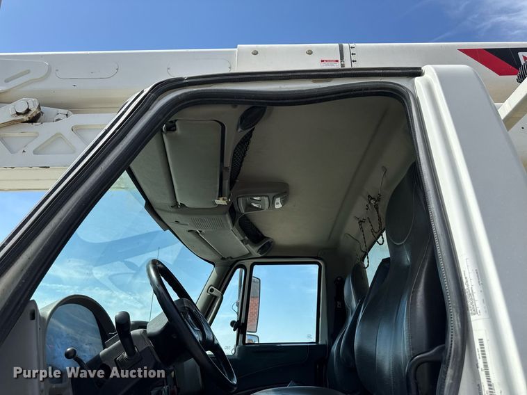 image for item DV2620 2014 International 4400 bucket truck