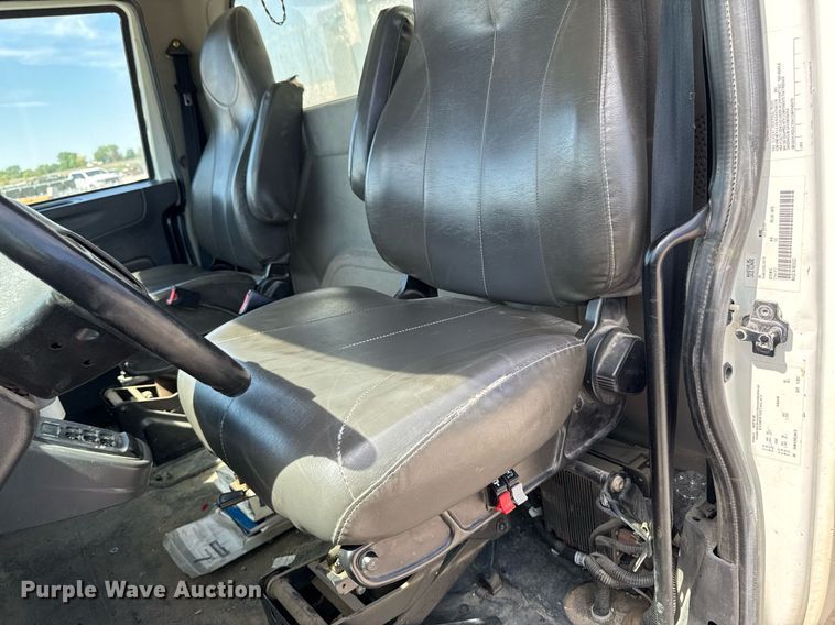 image for item DV2620 2014 International 4400 bucket truck