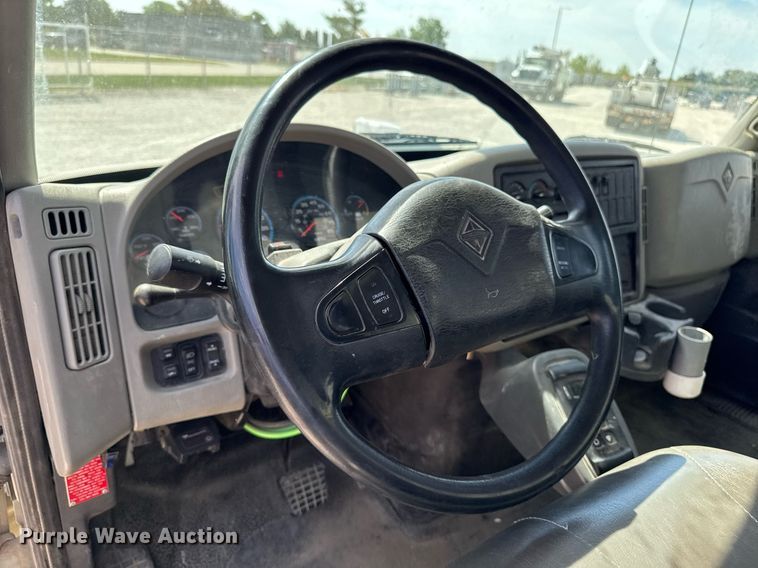 image for item DV2620 2014 International 4400 bucket truck