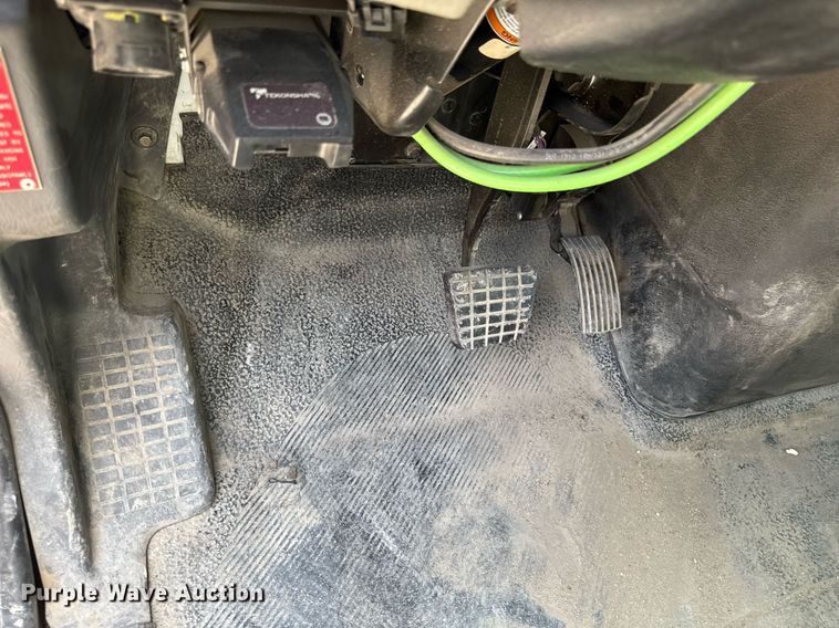 image for item DV2620 2014 International 4400 bucket truck