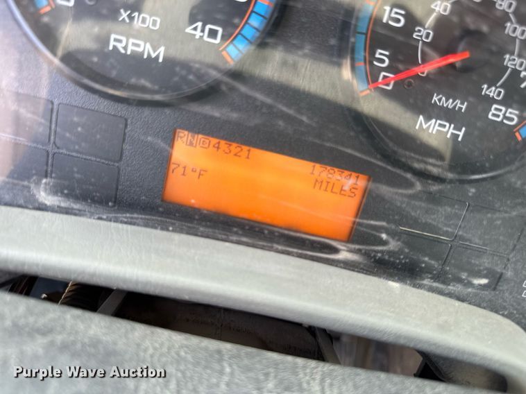 image for item DV2620 2014 International 4400 bucket truck