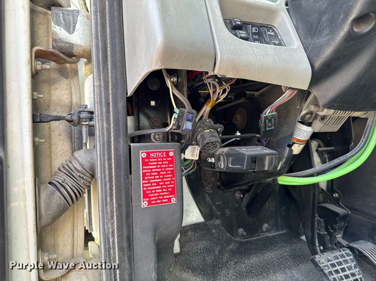 image for item DV2620 2014 International 4400 bucket truck