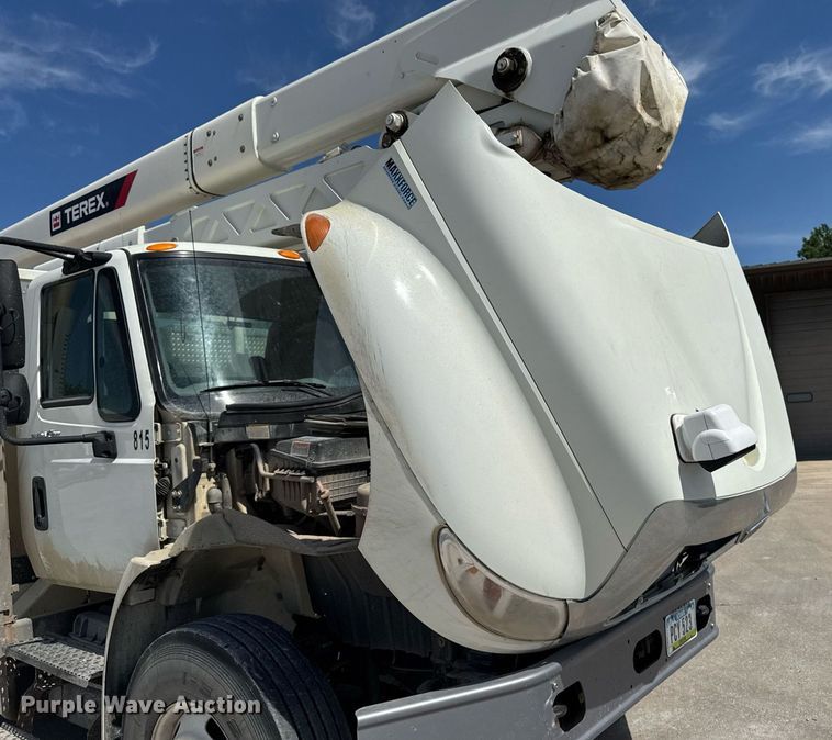 image for item DV2620 2014 International 4400 bucket truck