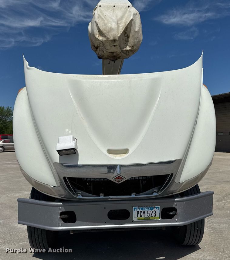 image for item DV2620 2014 International 4400 bucket truck