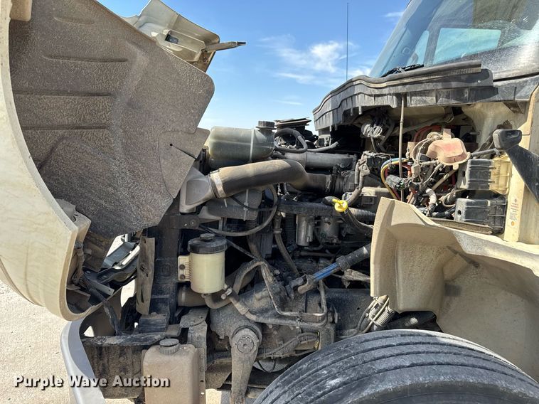 image for item DV2620 2014 International 4400 bucket truck