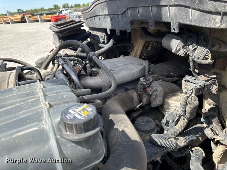 image for item DV2620 2014 International 4400 bucket truck