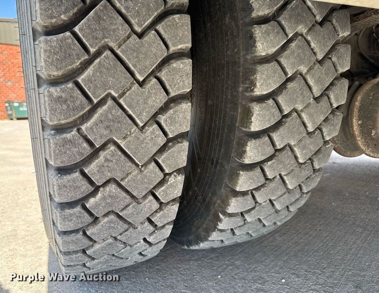 image for item DV2620 2014 International 4400 bucket truck