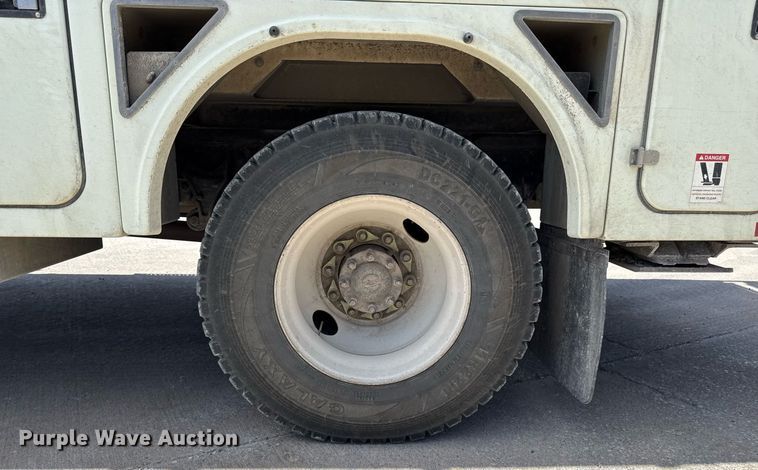 image for item DV2620 2014 International 4400 bucket truck