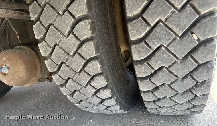 image for item DV2620 2014 International 4400 bucket truck