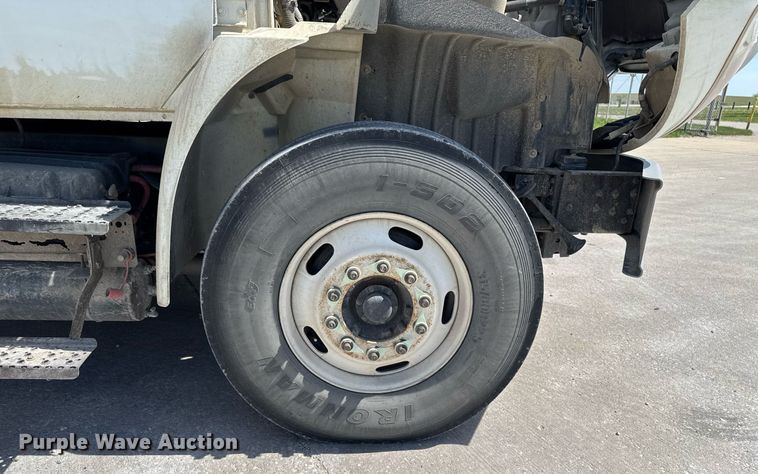 image for item DV2620 2014 International 4400 bucket truck