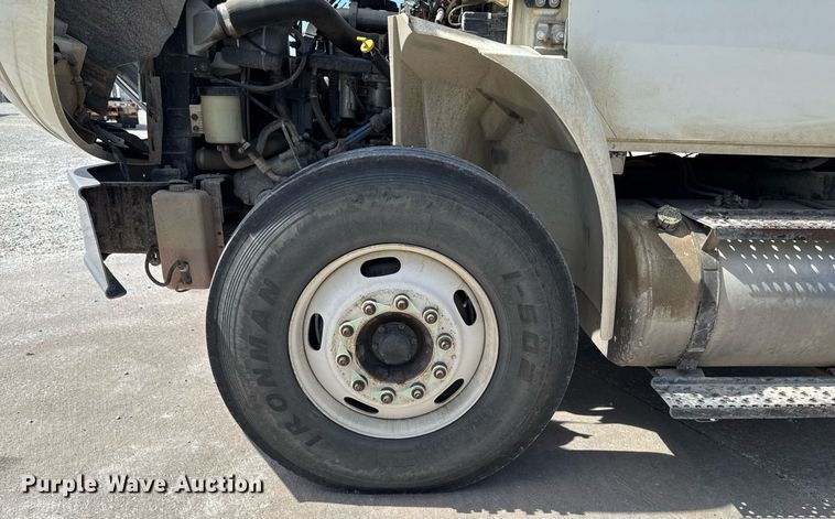 image for item DV2620 2014 International 4400 bucket truck