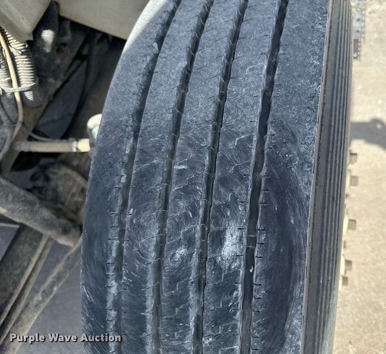 image for item DV2620 2014 International 4400 bucket truck