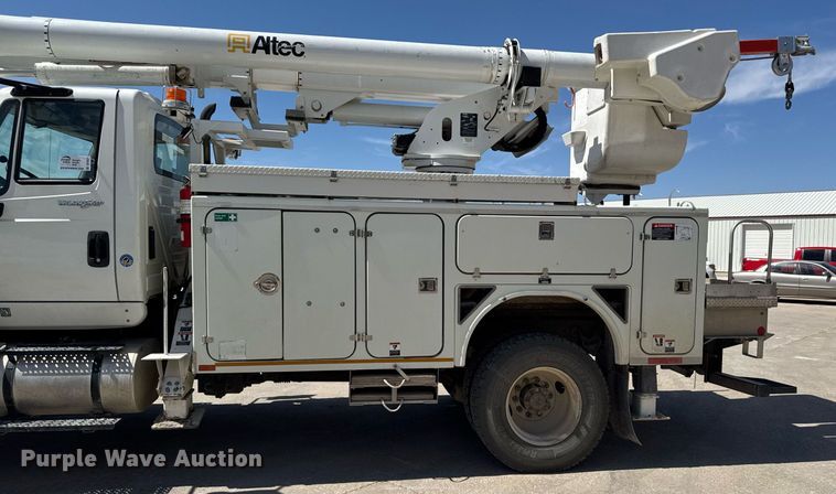 image for item DV2621 2013 International 7400 bucket truck