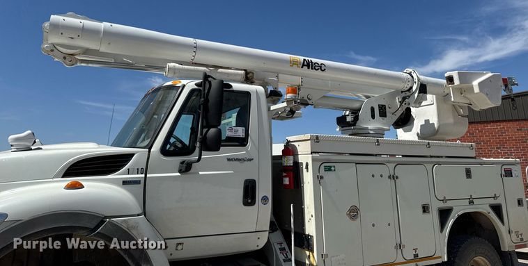 image for item DV2621 2013 International 7400 bucket truck