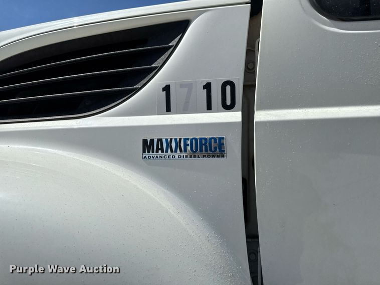 image for item DV2621 2013 International 7400 bucket truck