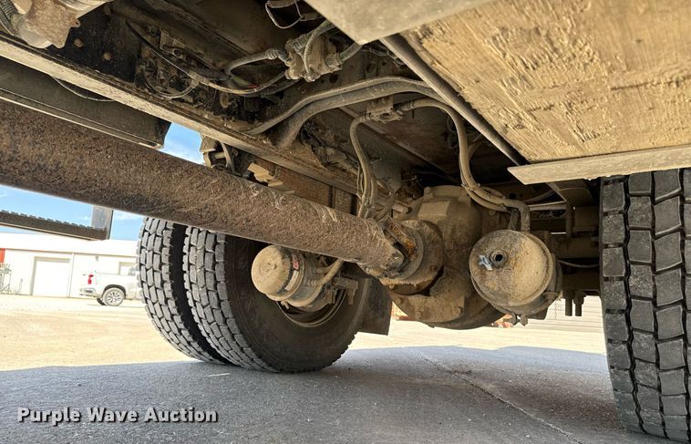 image for item DV2621 2013 International 7400 bucket truck