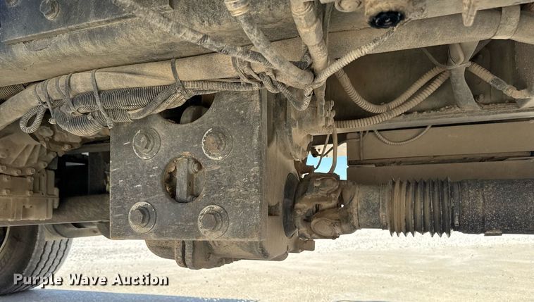 image for item DV2621 2013 International 7400 bucket truck