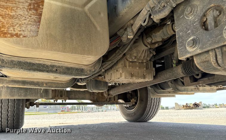 image for item DV2621 2013 International 7400 bucket truck