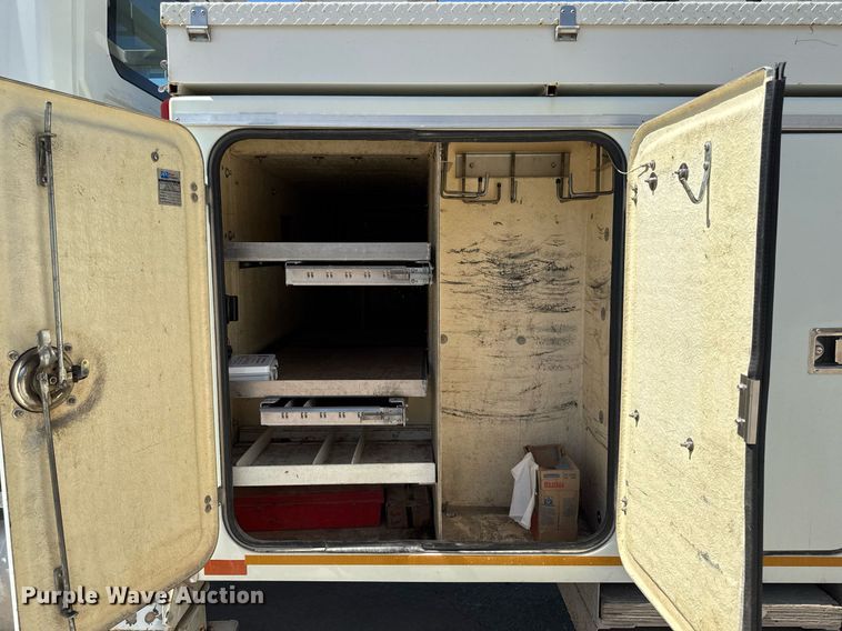 image for item DV2621 2013 International 7400 bucket truck