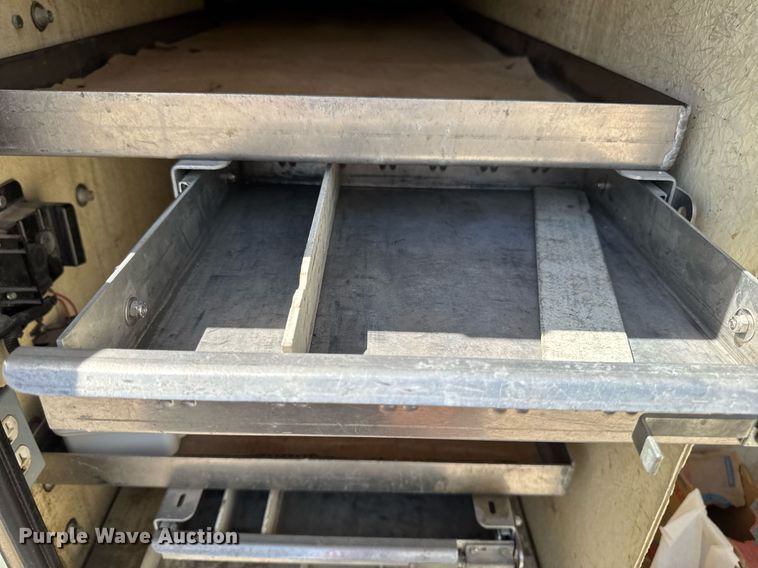 image for item DV2621 2013 International 7400 bucket truck