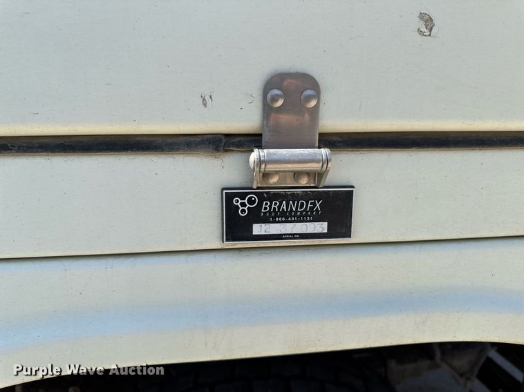 image for item DV2621 2013 International 7400 bucket truck