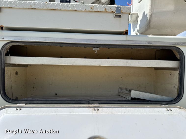 image for item DV2621 2013 International 7400 bucket truck