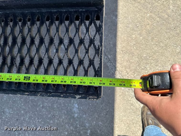 image for item DV2621 2013 International 7400 bucket truck