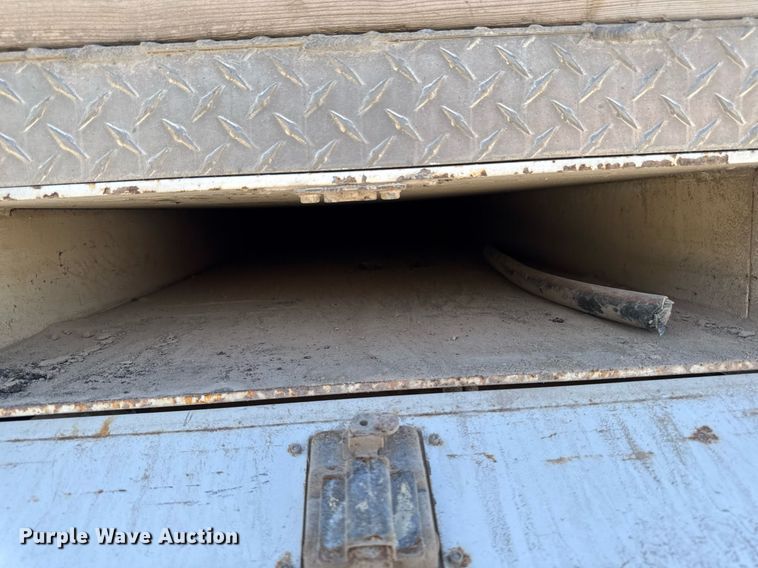 image for item DV2621 2013 International 7400 bucket truck