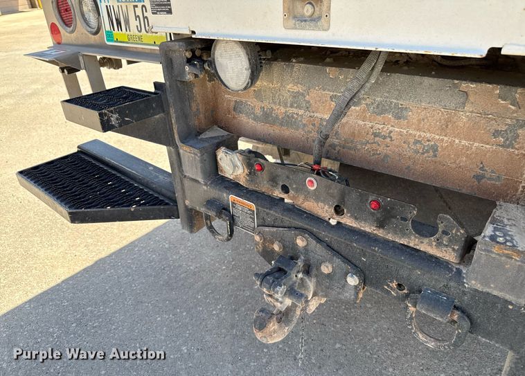 image for item DV2621 2013 International 7400 bucket truck