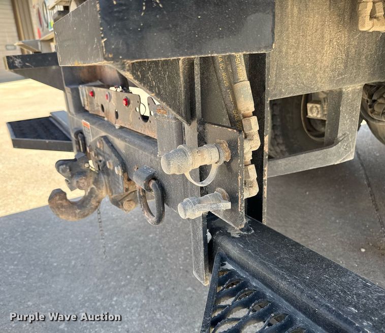 image for item DV2621 2013 International 7400 bucket truck