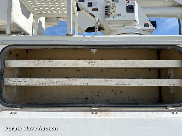 image for item DV2621 2013 International 7400 bucket truck