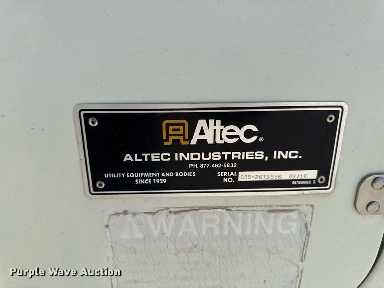 image for item DV2621 2013 International 7400 bucket truck