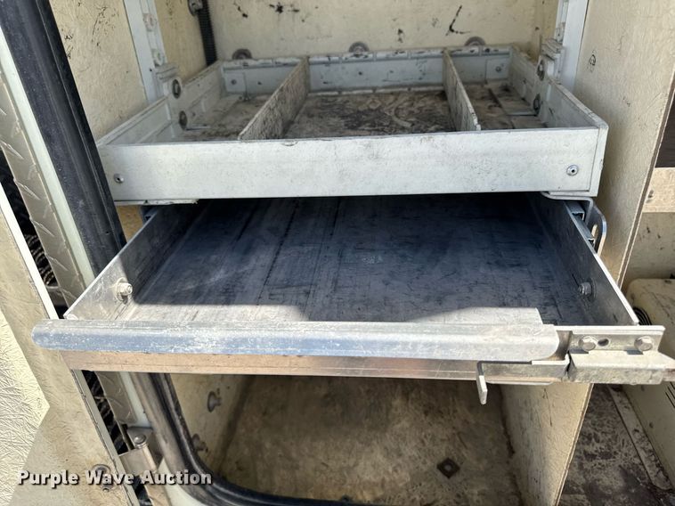 image for item DV2621 2013 International 7400 bucket truck