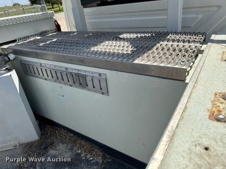 image for item DV2621 2013 International 7400 bucket truck