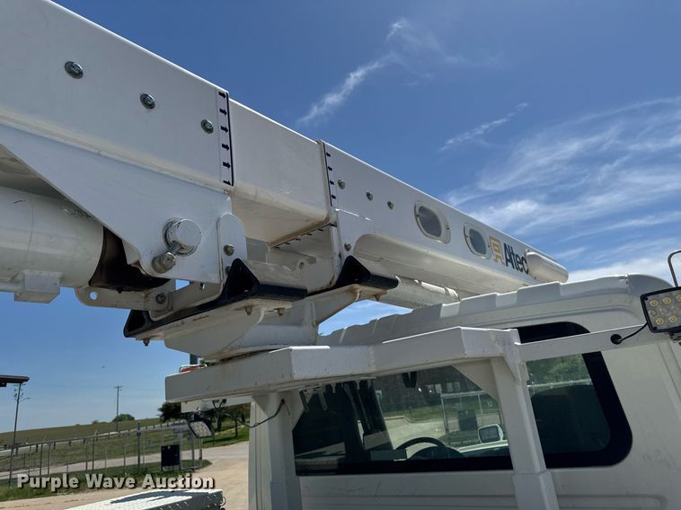 image for item DV2621 2013 International 7400 bucket truck