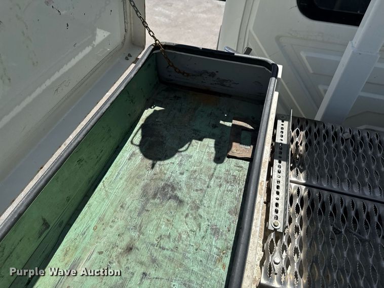 image for item DV2621 2013 International 7400 bucket truck