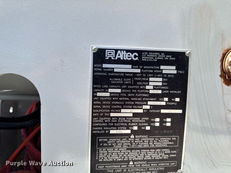 image for item DV2621 2013 International 7400 bucket truck