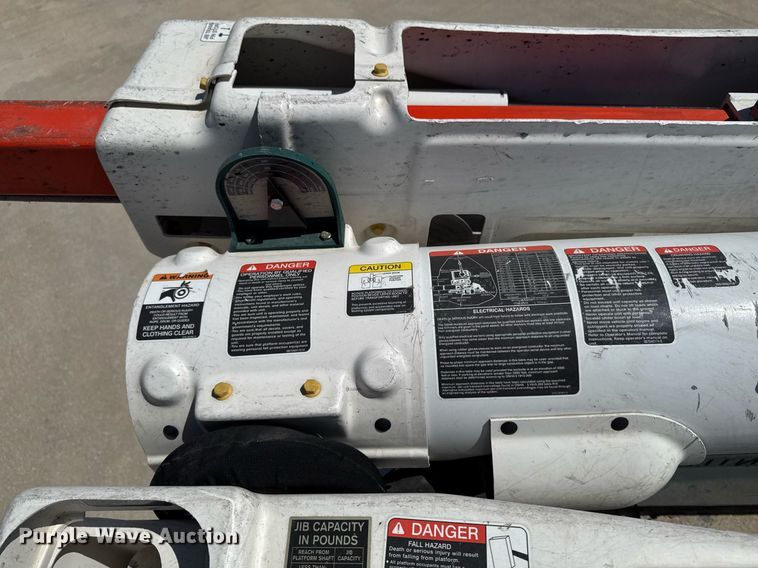 image for item DV2621 2013 International 7400 bucket truck