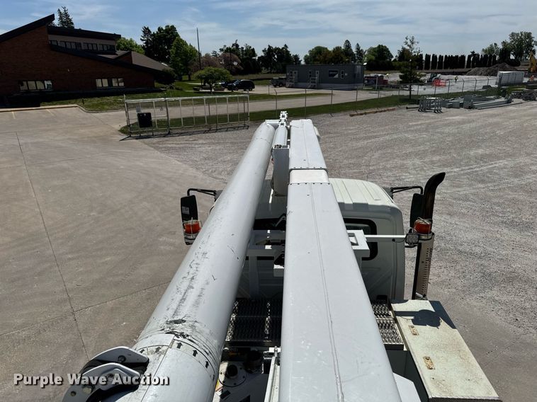 image for item DV2621 2013 International 7400 bucket truck