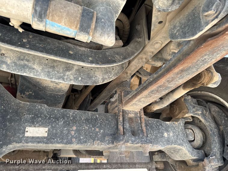 image for item DV2621 2013 International 7400 bucket truck