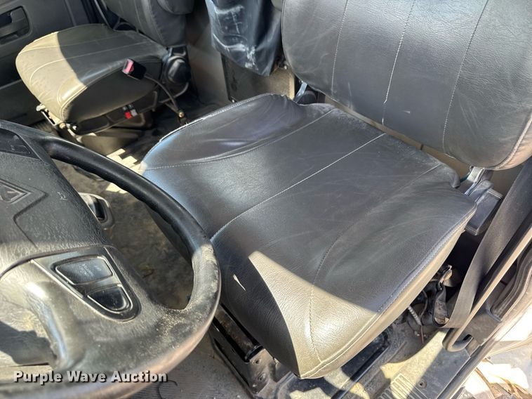 image for item DV2621 2013 International 7400 bucket truck