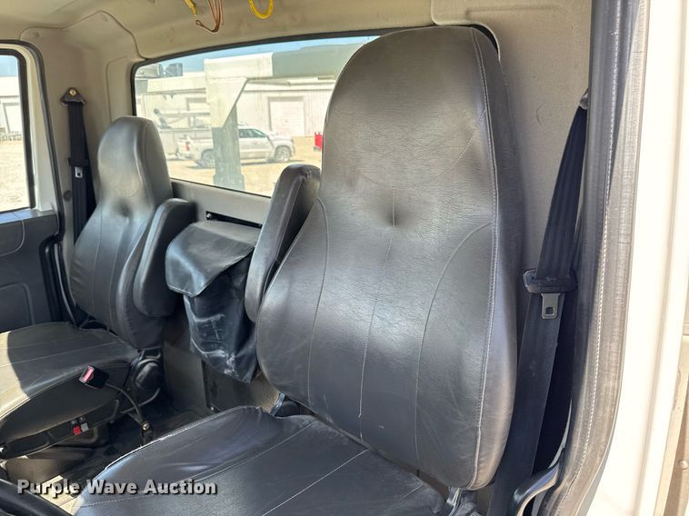 image for item DV2621 2013 International 7400 bucket truck