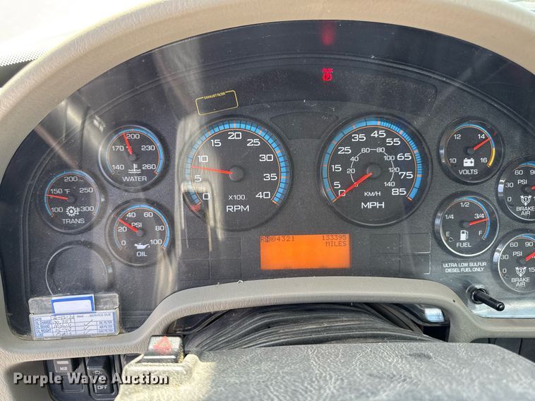 image for item DV2621 2013 International 7400 bucket truck