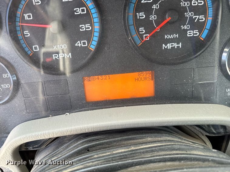 image for item DV2621 2013 International 7400 bucket truck